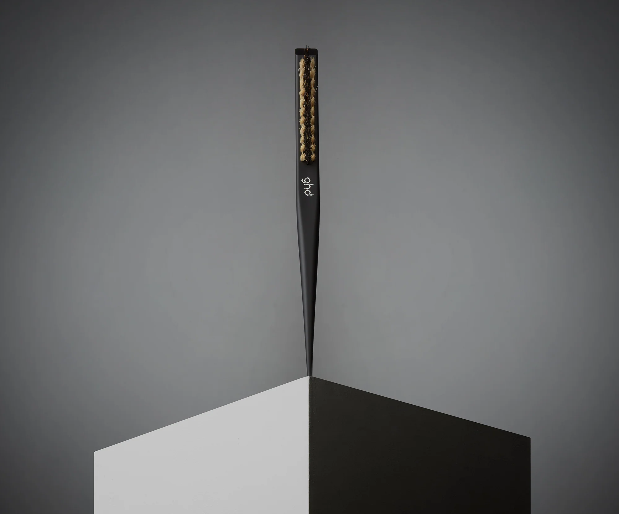 ghd Narrow Dressing Brush - The Final Touch - Image 4